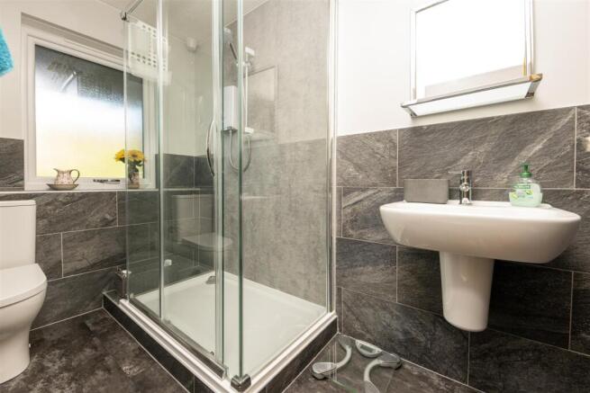 SHOWER ROOM.jpg