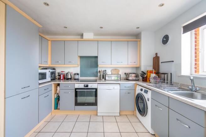 Forty Lane, Wembley, HA9 photo 4