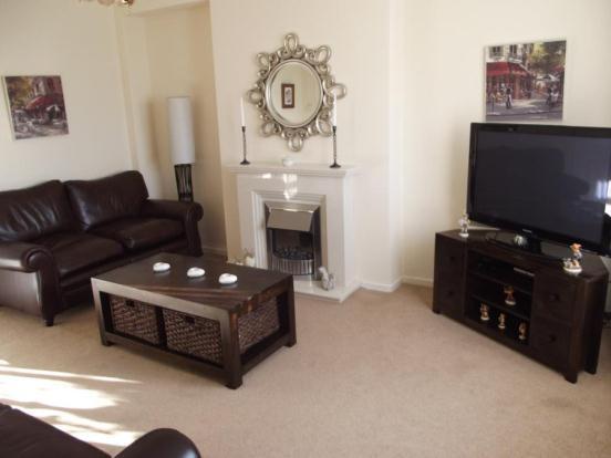 Lounge 2