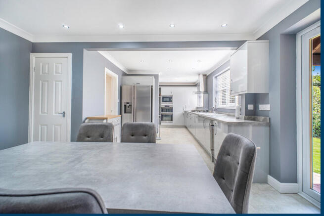 4 bed Detached for sale Image 7