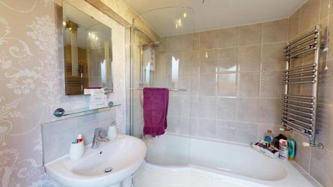 EN SUITE BATHROOM