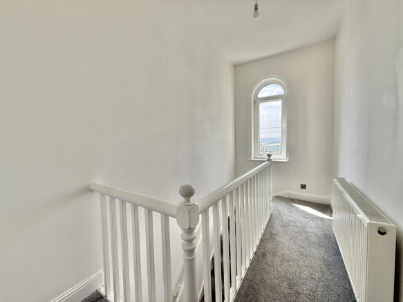 3 bed Terraced to rent Image 4