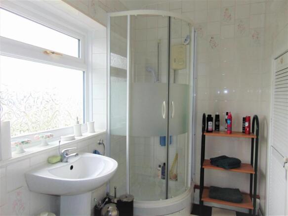 SHOWER ROOM.JPG