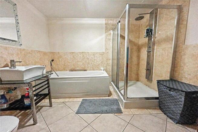 2 bed Apartment for sale Image 7