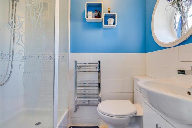 EN SUITE SHOWER ROOM/W.C.