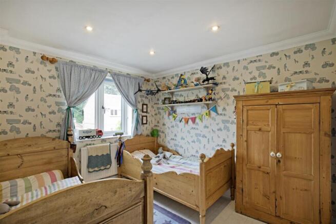 4 bed House for sale Image 10