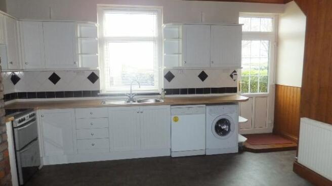 2 bed Terraced to rent Image 4