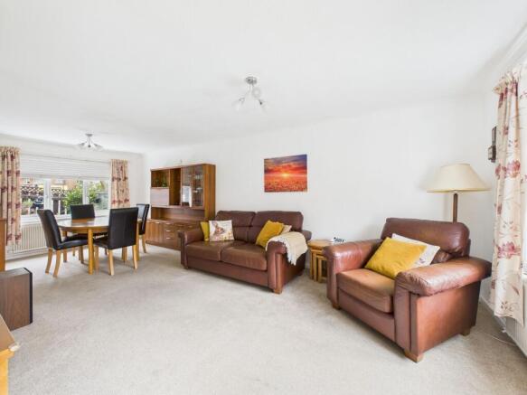 Lounge/Dining Room