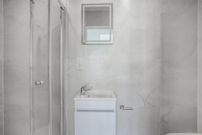 2A Hollycroft Avenue Wembley HA9 8LF - 001.jpg