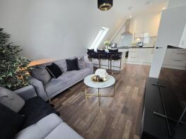 Flat 7, Oakdale Court, St Pauls Avenue, Slough SL2 5EX