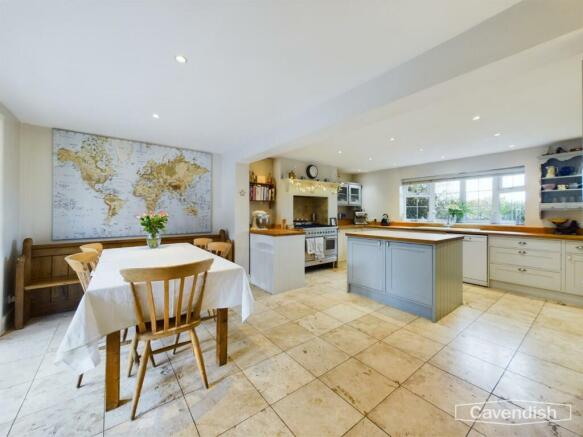 KITCHEN/DINING ROOM