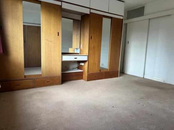 Stoneleigh, Epsom, Surrey, KT17 photo 4