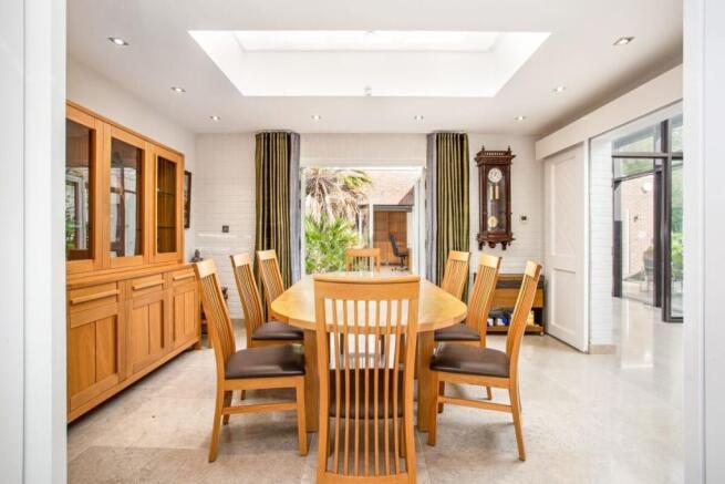 17 Langton Way, B...