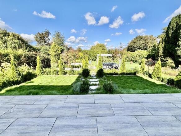 Patio/Gardens