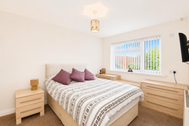 2 bed Semi-Detached Bungalow for sale Image 9