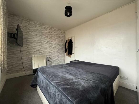 2 bed Flat for sale Image 8
