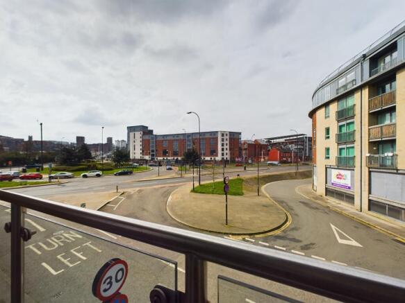 2 bed Apartment to rent Image 10