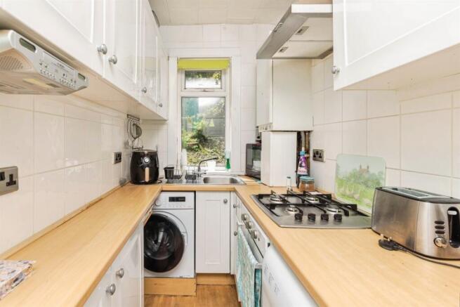 3 bed Semi-Detached for sale Image 6