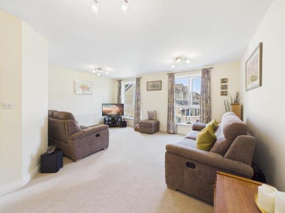 4 bed Semi-Detached for sale Image 6