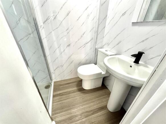 4 bed Terraced to rent Image 8
