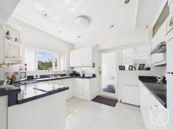 3 bed Detached Bungalow for sale Image 10