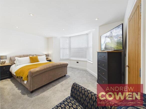 2 bed Flat for sale Image 8