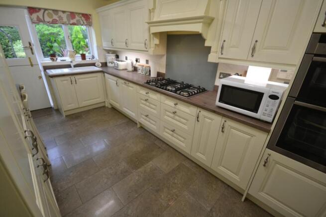 BREAKFAST/KITCHEN