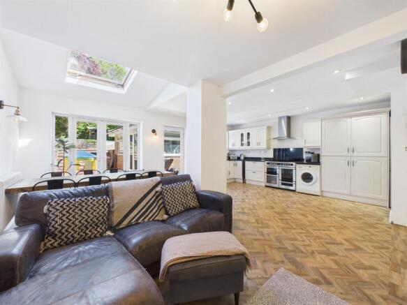 Spacious Open Plan Living Kitchen