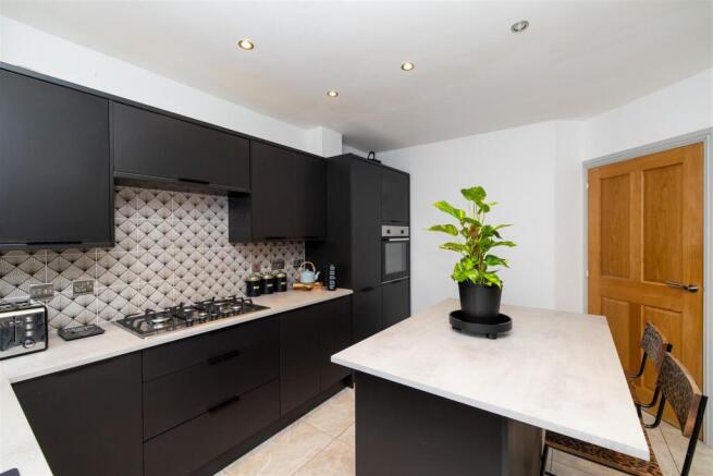 4 bed Terraced for sale Image 4