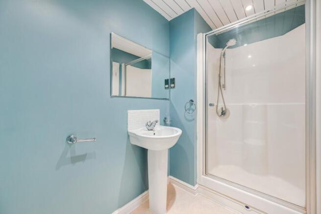 4 bed House for sale Image 12