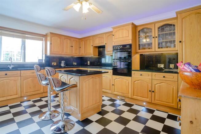 Kitchen/Breakfast Room