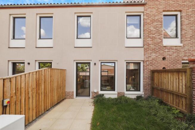 3 bed Terraced for sale Image 9