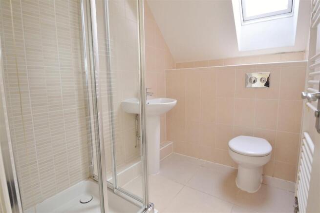EN-SUITE SHOWER ROOM
