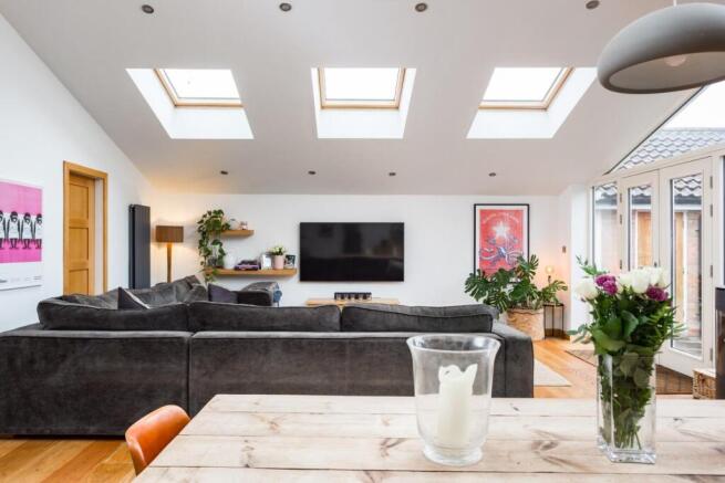 5 bed House for sale Image 10