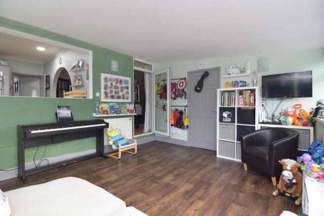 Photo 8