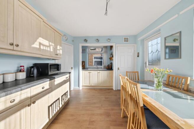 3 bed Semi-Detached for sale Image 8