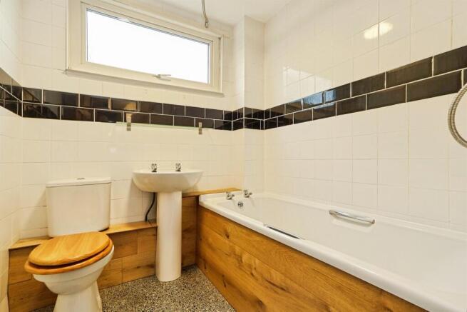 3 bed Semi-Detached for sale Image 11