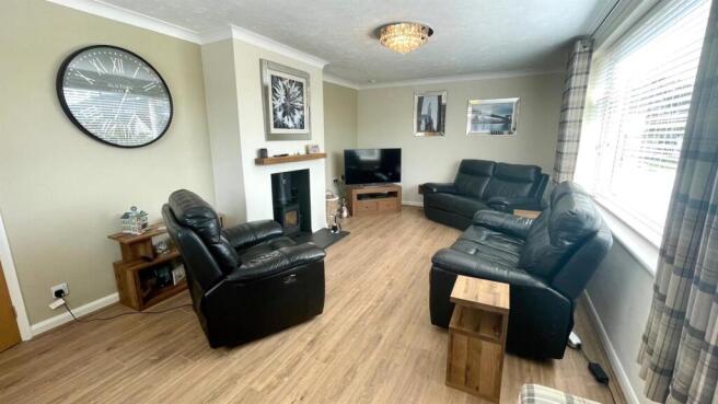 DOUBLE ASPECT LOUNGE/DINING ROOM