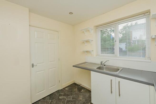 2 bed Terraced to rent Image 4