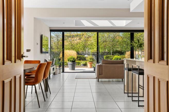 5 bed Detached for sale Image 7
