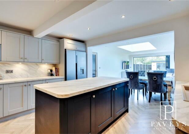 KITCHEN DINING FAMILY ROOM