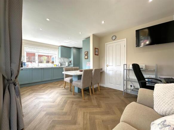 Modern Dining Kitchen 067