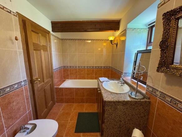 4 bed Cottage to rent Image 11