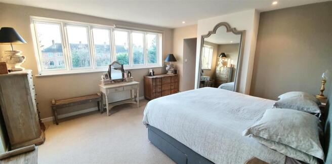 MASTER BEDROOM: