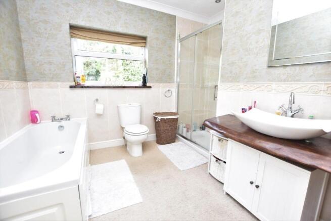 Bath/shower room