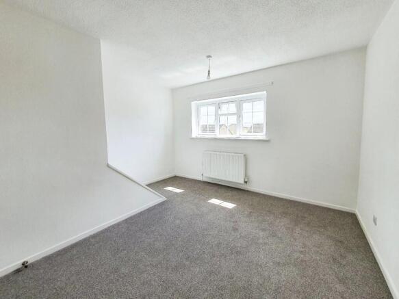 2 bed Semi-Detached to rent Image 4