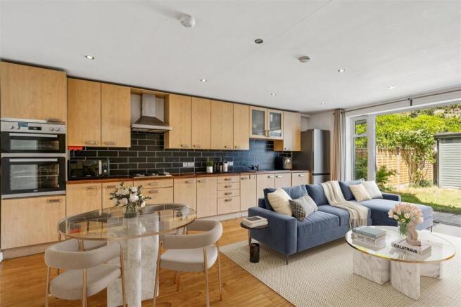 FOR SALE - Bollo Bridge Road, W3