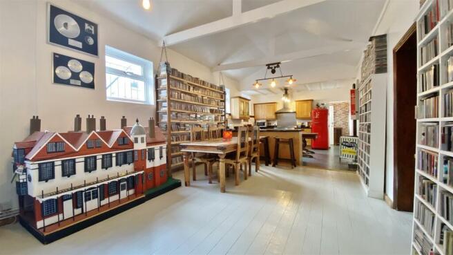 Kitchen/Dining Room