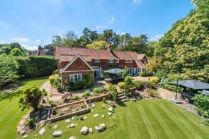Arkesden, Whitmead Lane, Tilford, Farnham GU10 2BS