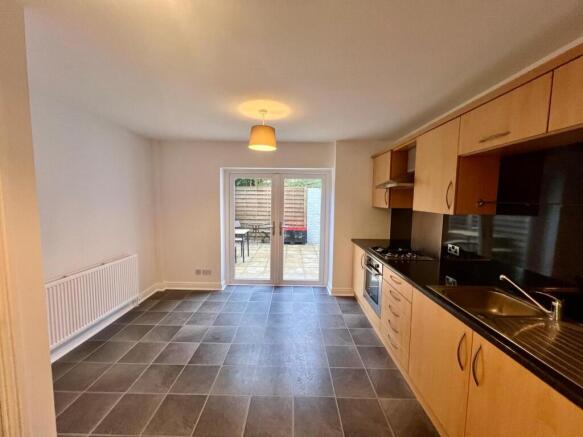 2 bed House to rent Image 2